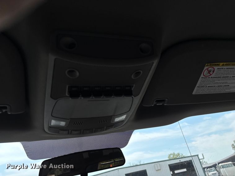 image for item ED2230 2019 Ford F350 Super Duty Crew Cab flatbed pickup truck