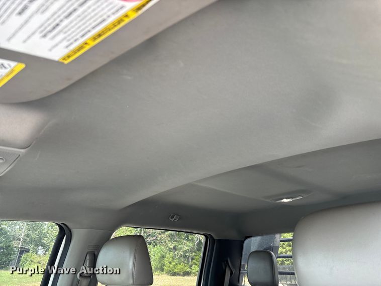 image for item ED2230 2019 Ford F350 Super Duty Crew Cab flatbed pickup truck