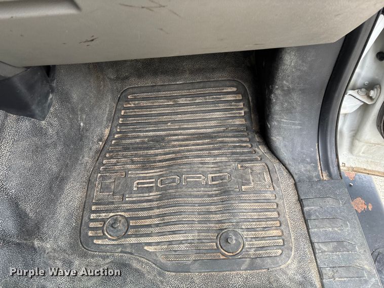 image for item ED2230 2019 Ford F350 Super Duty Crew Cab flatbed pickup truck