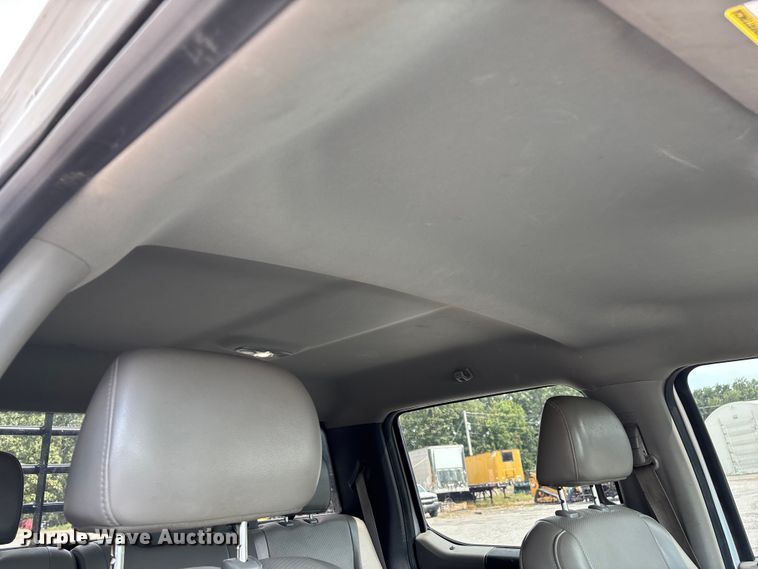 image for item ED2230 2019 Ford F350 Super Duty Crew Cab flatbed pickup truck