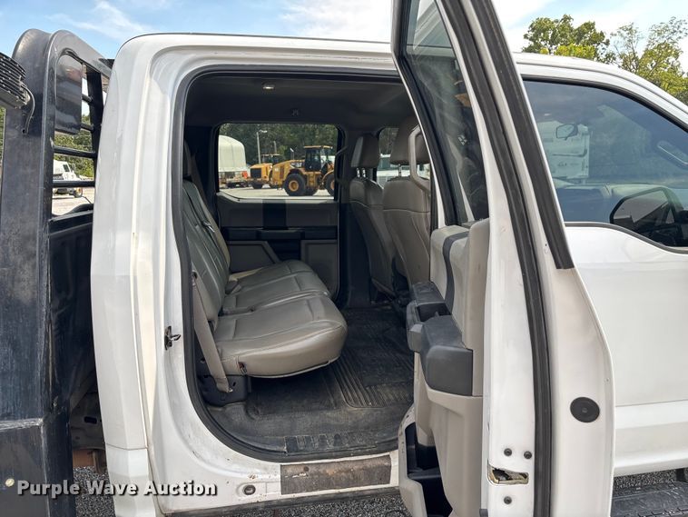 image for item ED2230 2019 Ford F350 Super Duty Crew Cab flatbed pickup truck