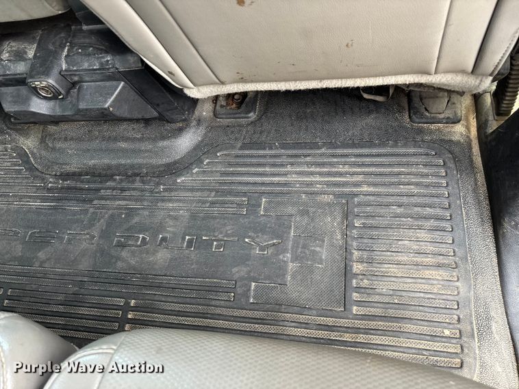 image for item ED2230 2019 Ford F350 Super Duty Crew Cab flatbed pickup truck