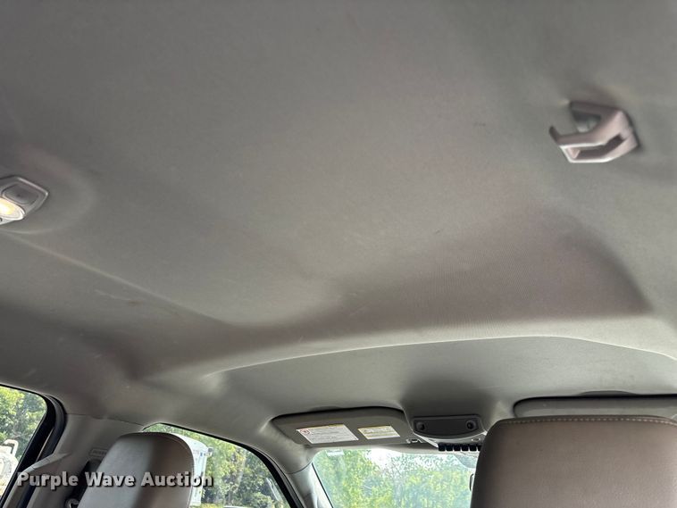 image for item ED2230 2019 Ford F350 Super Duty Crew Cab flatbed pickup truck