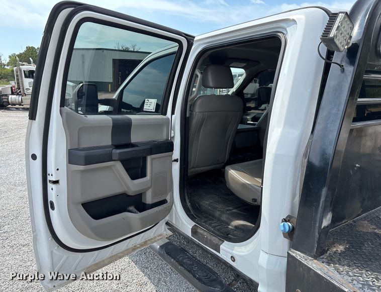 image for item ED2230 2019 Ford F350 Super Duty Crew Cab flatbed pickup truck