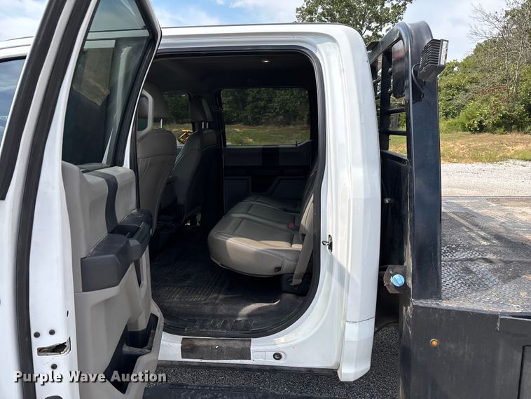 image for item ED2230 2019 Ford F350 Super Duty Crew Cab flatbed pickup truck