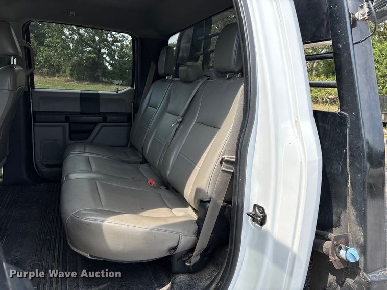 image for item ED2230 2019 Ford F350 Super Duty Crew Cab flatbed pickup truck