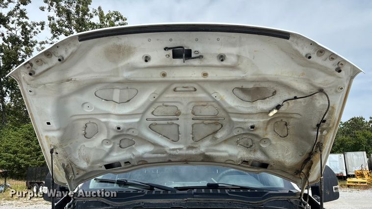 image for item ED2230 2019 Ford F350 Super Duty Crew Cab flatbed pickup truck