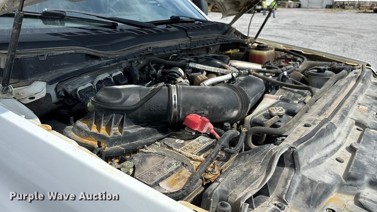 image for item ED2230 2019 Ford F350 Super Duty Crew Cab flatbed pickup truck