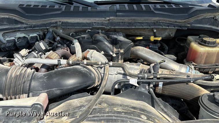 image for item ED2230 2019 Ford F350 Super Duty Crew Cab flatbed pickup truck