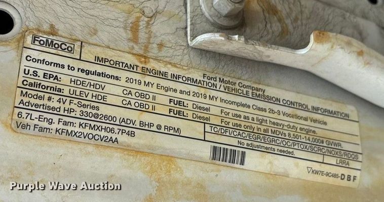 image for item ED2230 2019 Ford F350 Super Duty Crew Cab flatbed pickup truck