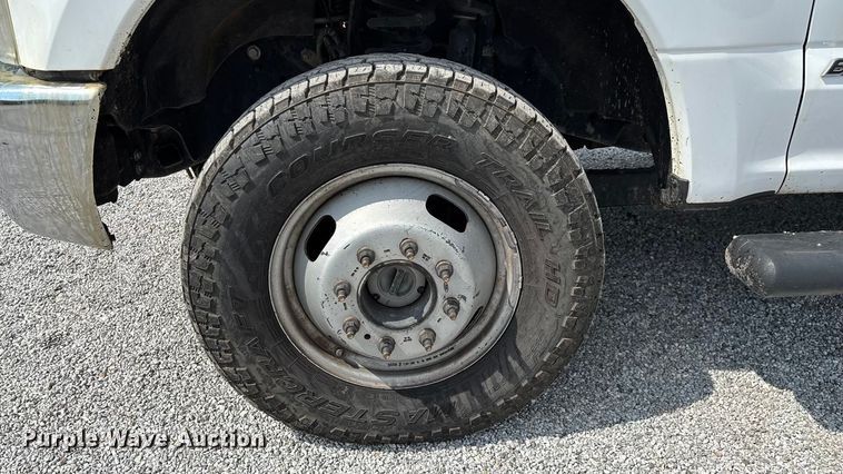 image for item ED2230 2019 Ford F350 Super Duty Crew Cab flatbed pickup truck