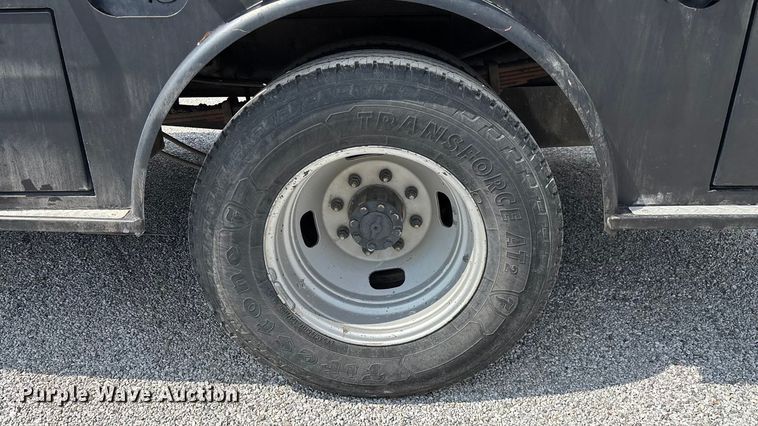 image for item ED2230 2019 Ford F350 Super Duty Crew Cab flatbed pickup truck