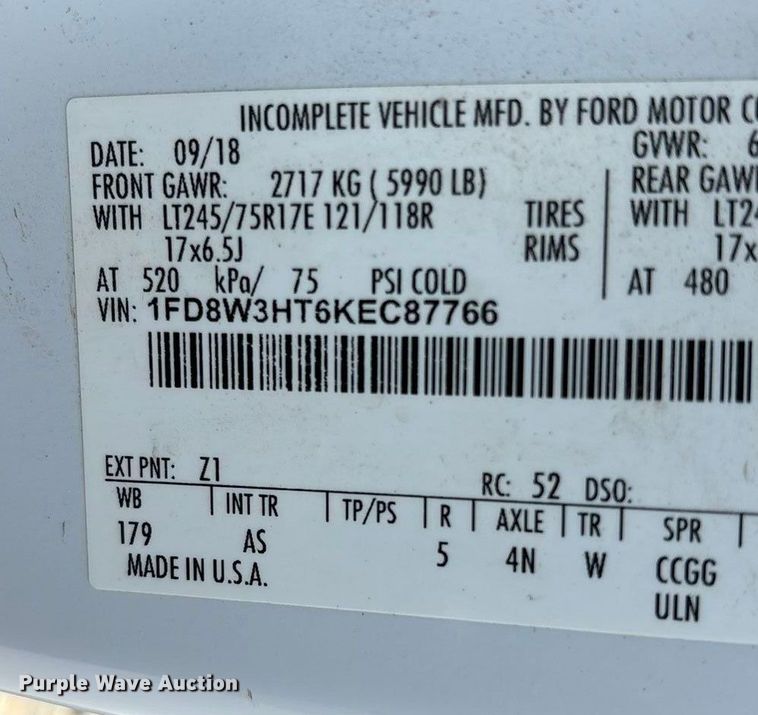 image for item ED2230 2019 Ford F350 Super Duty Crew Cab flatbed pickup truck