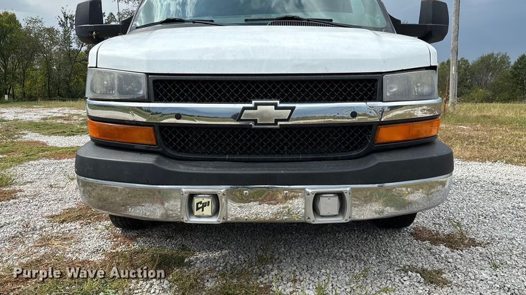 image for item ED2288 2012 Chevrolet Express 4500 flatbed van