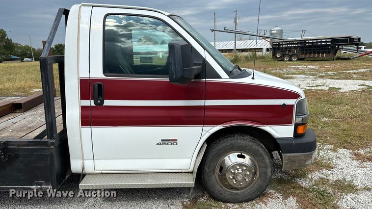 image for item ED2288 2012 Chevrolet Express 4500 flatbed van