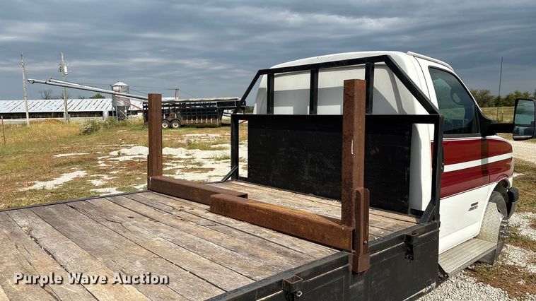 image for item ED2288 2012 Chevrolet Express 4500 flatbed van