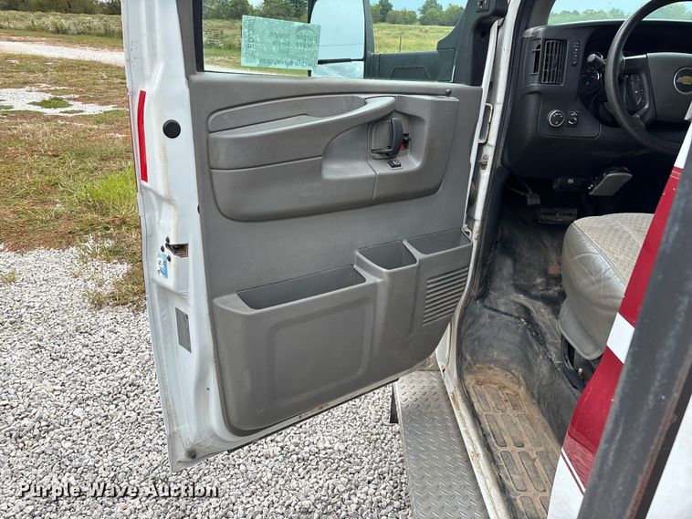 image for item ED2288 2012 Chevrolet Express 4500 flatbed van