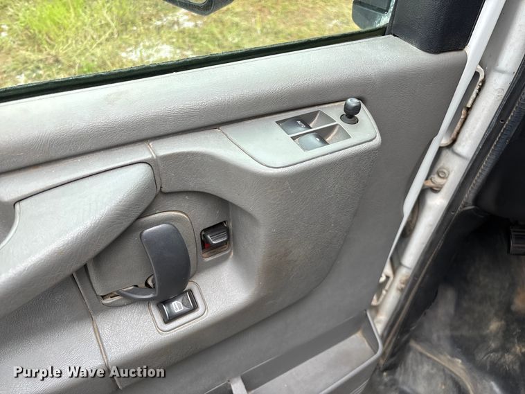 image for item ED2288 2012 Chevrolet Express 4500 flatbed van