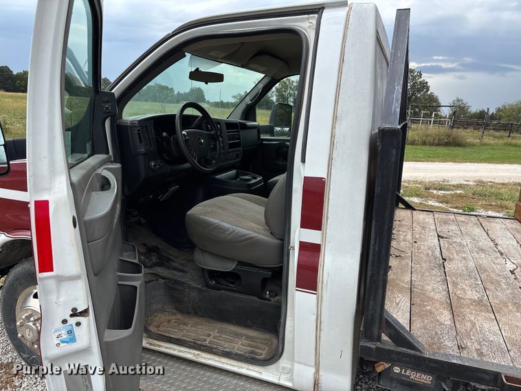 image for item ED2288 2012 Chevrolet Express 4500 flatbed van