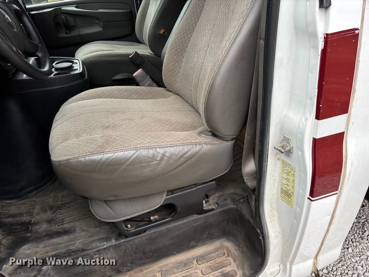 image for item ED2288 2012 Chevrolet Express 4500 flatbed van