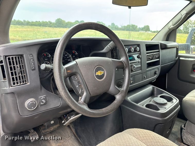 image for item ED2288 2012 Chevrolet Express 4500 flatbed van