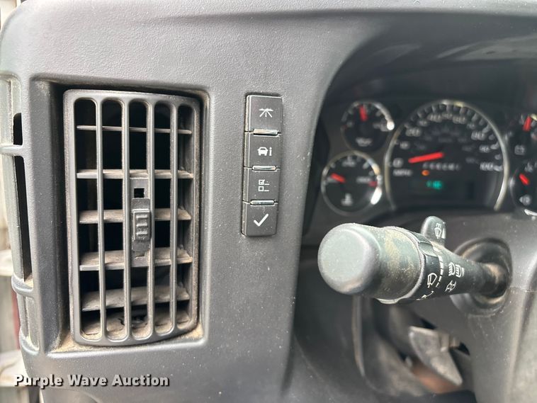 image for item ED2288 2012 Chevrolet Express 4500 flatbed van