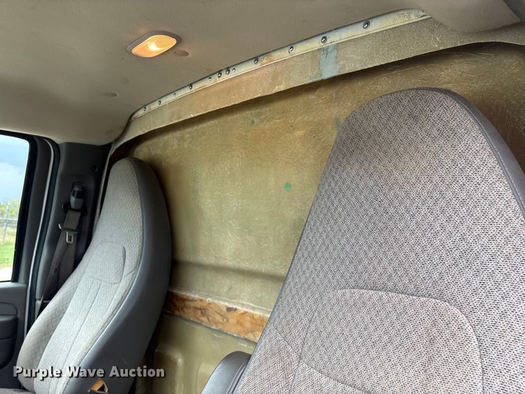 image for item ED2288 2012 Chevrolet Express 4500 flatbed van