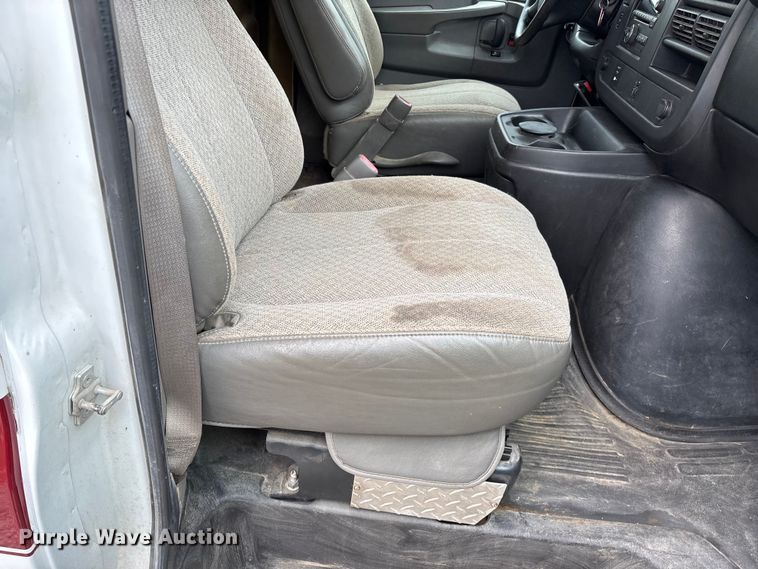 image for item ED2288 2012 Chevrolet Express 4500 flatbed van