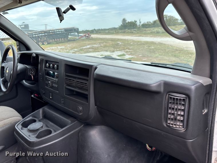 image for item ED2288 2012 Chevrolet Express 4500 flatbed van