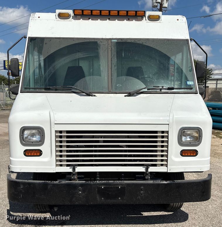 image for item ED5900 2016 Ford 450 delivery van