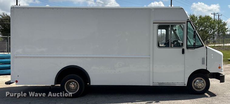 image for item ED5900 2016 Ford 450 delivery van
