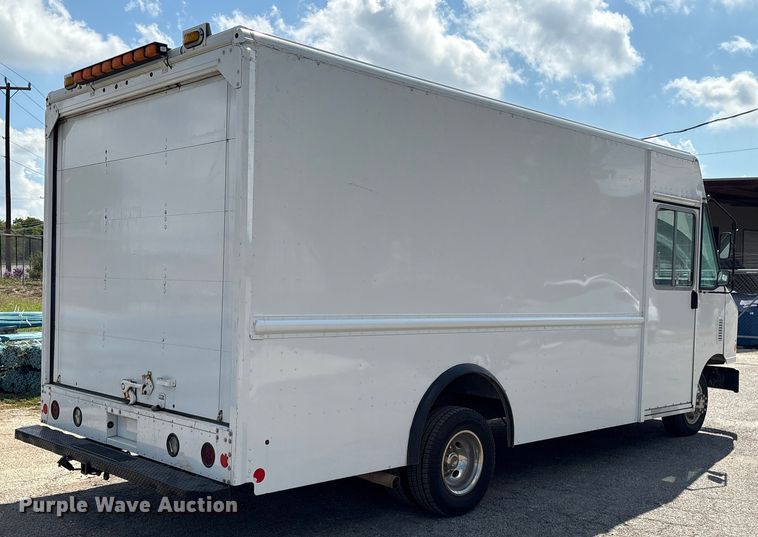 image for item ED5900 2016 Ford 450 delivery van