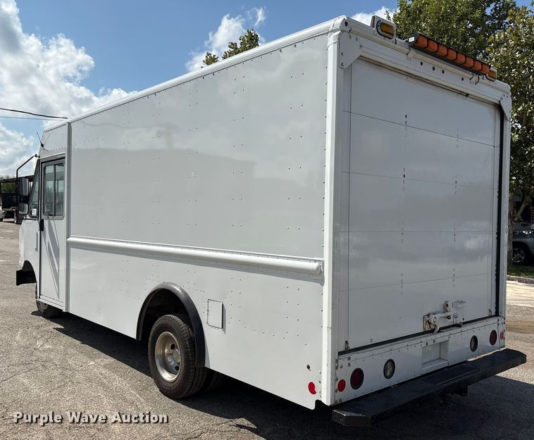 image for item ED5900 2016 Ford 450 delivery van