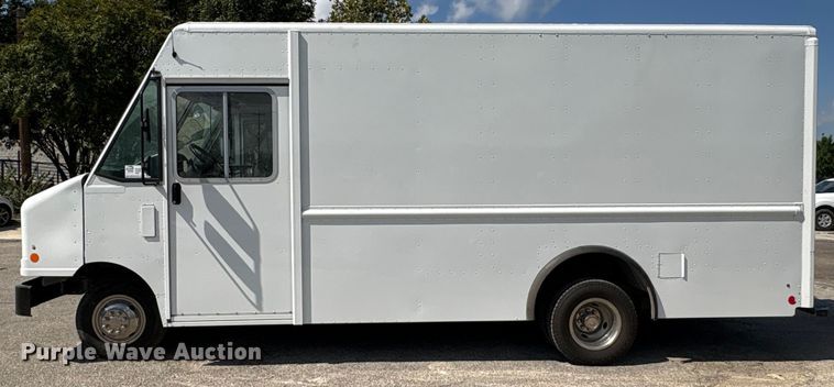 image for item ED5900 2016 Ford 450 delivery van