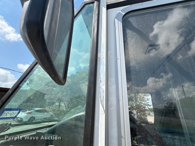 image for item ED5900 2016 Ford 450 delivery van