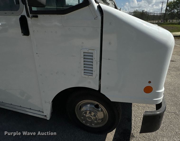 image for item ED5900 2016 Ford 450 delivery van