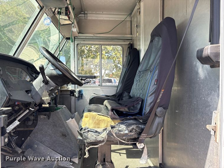 image for item ED5900 2016 Ford 450 delivery van