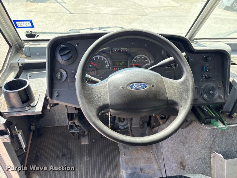 image for item ED5900 2016 Ford 450 delivery van