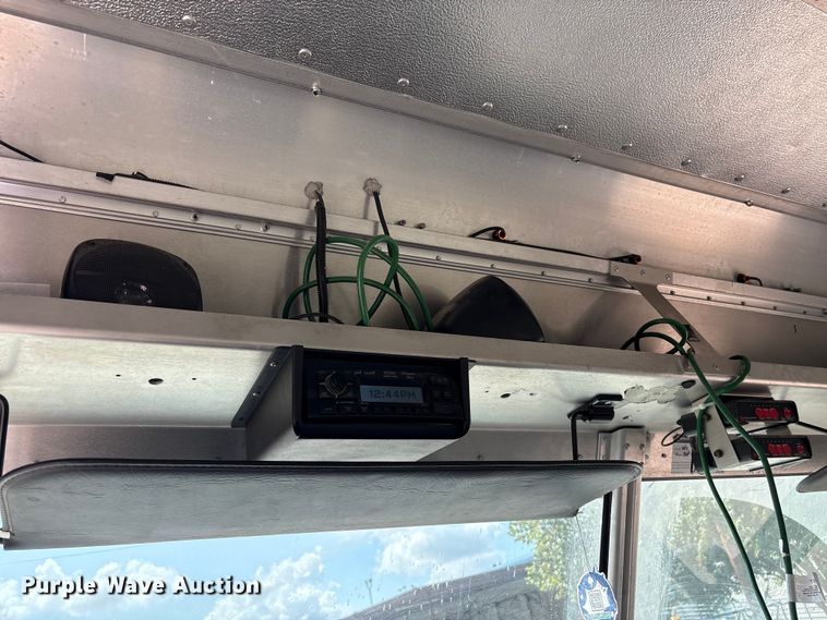 image for item ED5900 2016 Ford 450 delivery van