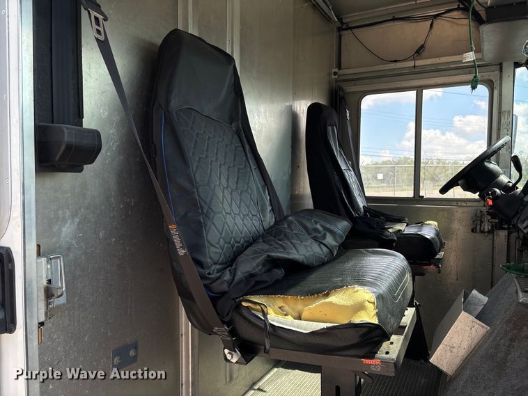 image for item ED5900 2016 Ford 450 delivery van