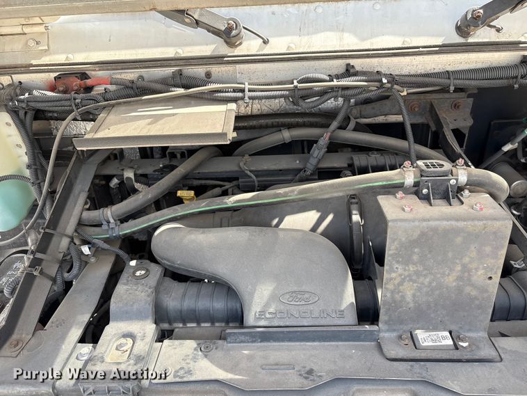 image for item ED5900 2016 Ford 450 delivery van