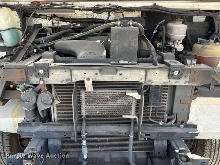 image for item ED5900 2016 Ford 450 delivery van