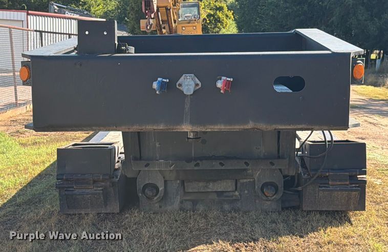 image for item ED5937 2007 XL Specialized lowboy equipment trailer