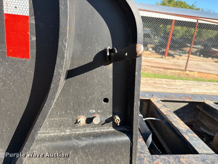 image for item ED5937 2007 XL Specialized lowboy equipment trailer