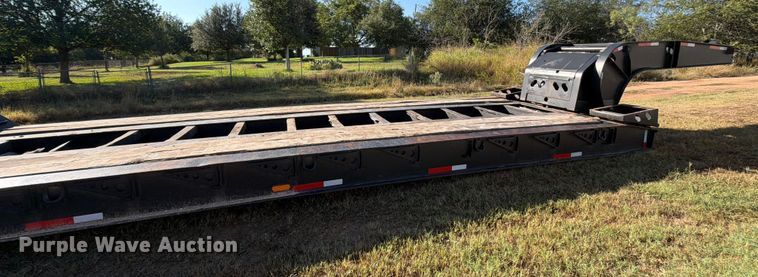 image for item ED5937 2007 XL Specialized lowboy equipment trailer