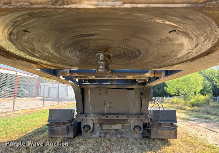 image for item ED5937 2007 XL Specialized lowboy equipment trailer