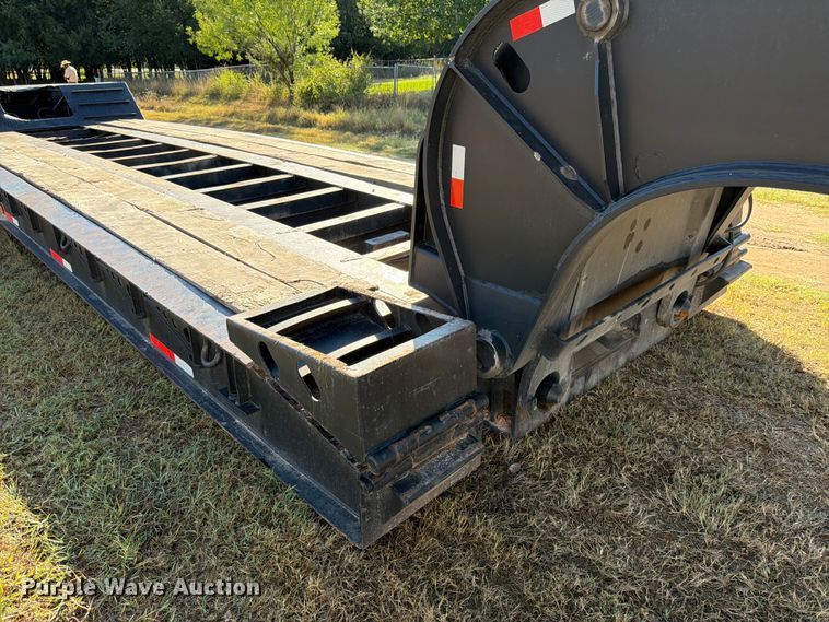 image for item ED5937 2007 XL Specialized lowboy equipment trailer