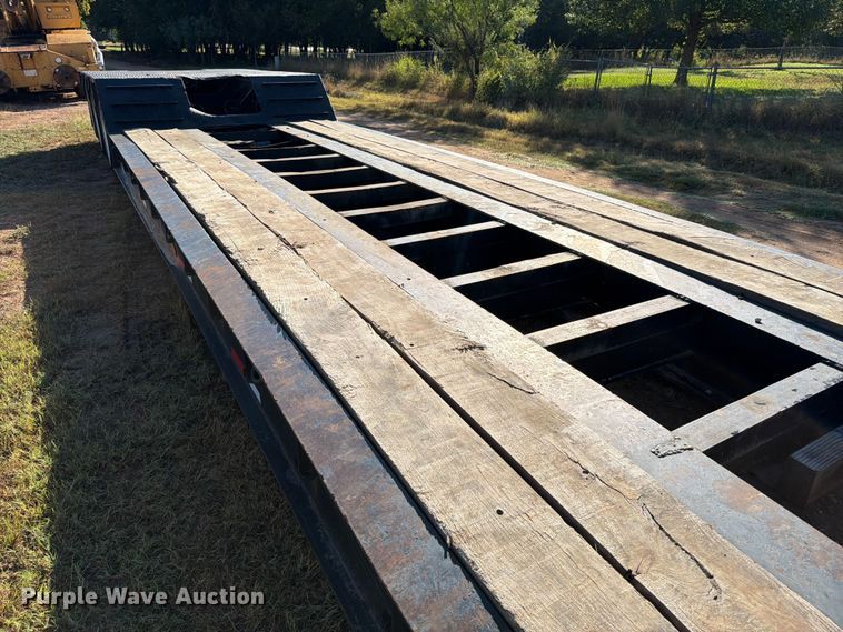 image for item ED5937 2007 XL Specialized lowboy equipment trailer