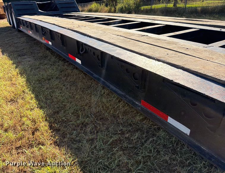 image for item ED5937 2007 XL Specialized lowboy equipment trailer