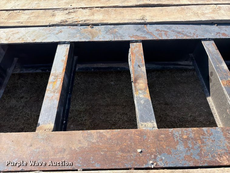 image for item ED5937 2007 XL Specialized lowboy equipment trailer